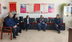 集團(tuán)公司領(lǐng)導(dǎo)赴公司幫扶村走訪(fǎng)慰問(wèn)